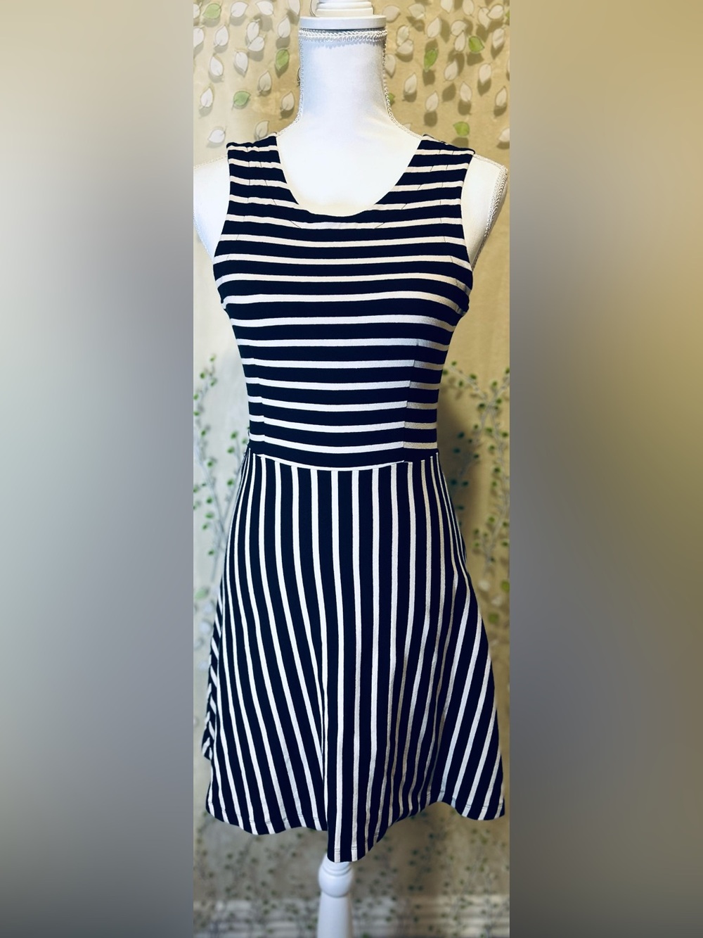 Old Navy Size S black & White Striped Sleeveless Fit & Flare Skater Dress Zip